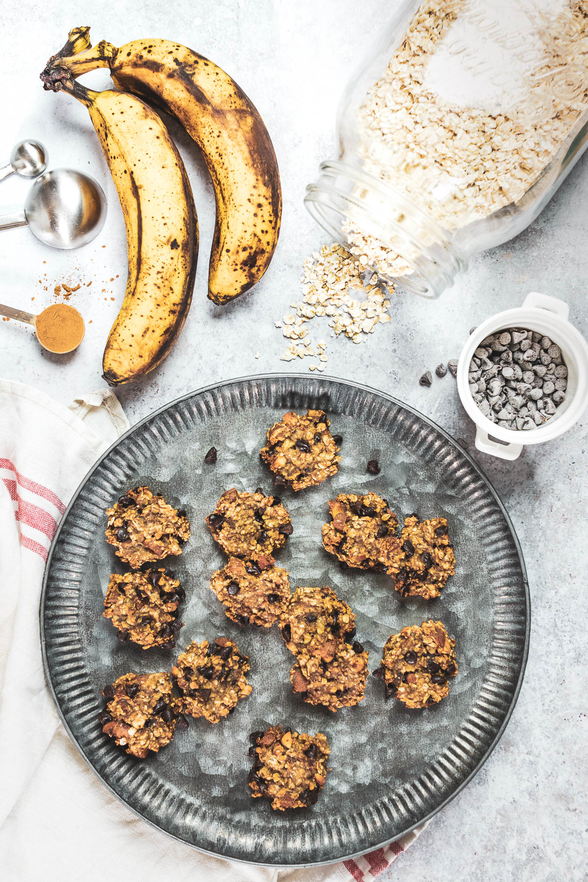 レンジで簡単バナナとピスタチオのオートミールクッキー