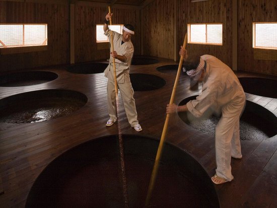 臼杵の工場見学スポット特集伝統の味を体験！せんべい手塗り・醤油蔵見学│うすきっコぐらし