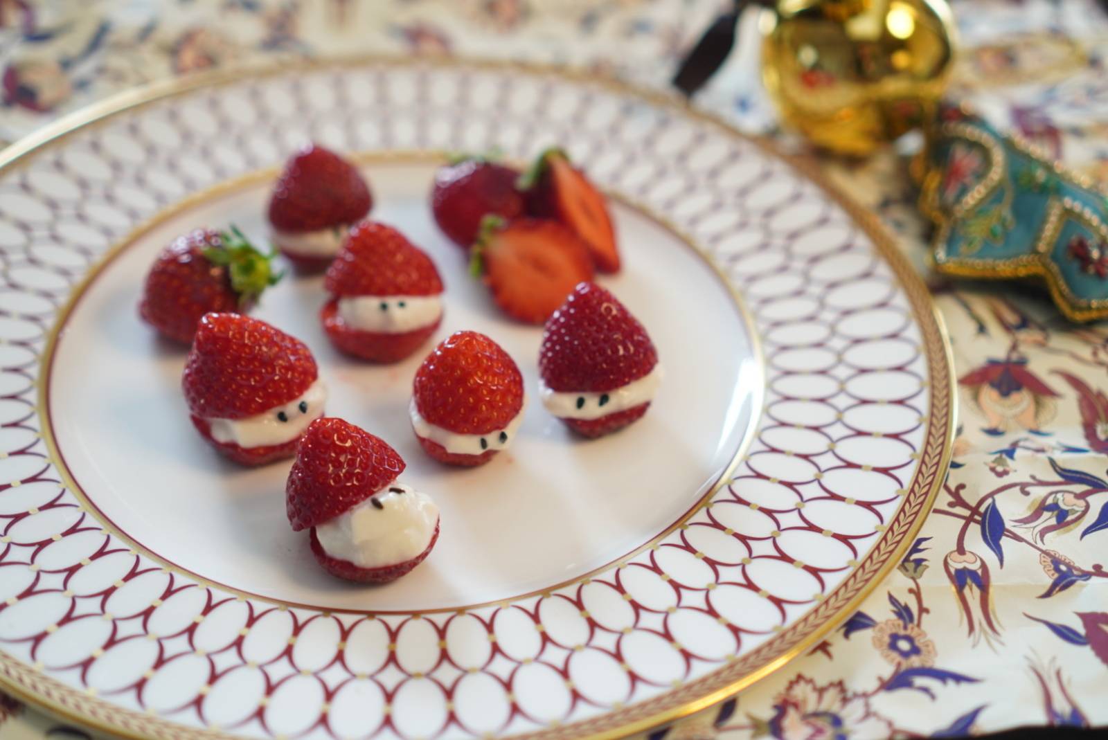 クリームやマシュマロで♪ いちごサンタ3つの作り方