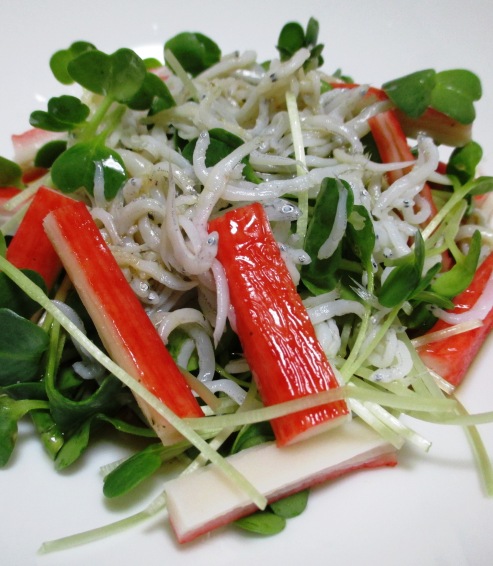 まさしく大人の味🤤, からしマヨで濃厚ソースが際立つ〜！, ＼巻くだけ1分！ , 毎日のお弁当を楽にするおにぎり👉@kuru_onigiri,あとで見返したいときは 保存 してね😋, 美味しそう！食べてみたい！と思ったら, いいね♡やコメント💬でぜひ教えて🥺,✼•• ••✼, 本日の巻きおにぎりは、ソースかつ+からしマヨ❣️, ピリッと辛みがやみつきになる🤤,