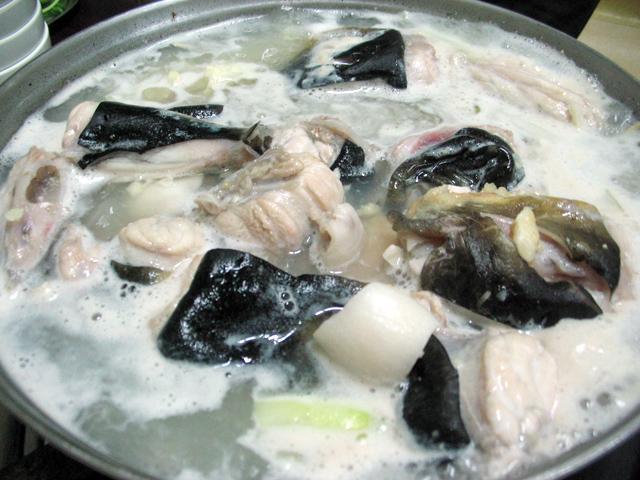 今年の“鍋初め”は、豚の旨みが凝縮された韓国鍋が食べたい！東京で味わえる本格カムジャタンとは 東京カレンダー最新のグルメ、洗練されたライフスタイル情報