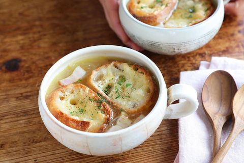 ジャーマンポテトの献立 主食：えびとアボカドのボリュームサンド、汁物：根菜のコンソメスープ 献立・メニュー 味の素パーク たべる楽しさを、もっと