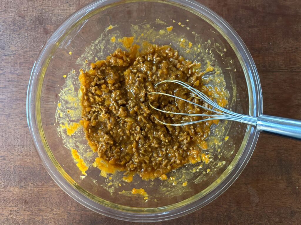 山本ゆりさんのレンジで超トマトカレー。 噂のバズりレシピ材料 4人分鶏もも肉1枚 約250g玉ねぎ1 2個A カットトマト缶1缶 400g砂糖大さじ1 ウスターソース大さじ1 おろしにんにく チューブ 約2cm おろししょうが チューブ 約2cmカレールウ4かけ