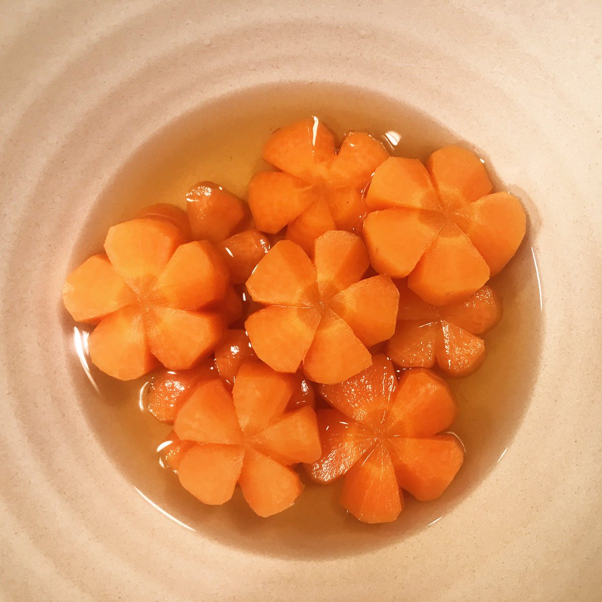 人参の飾り切り ねじり梅型不要by ガブリエラ＊クックパッド簡単おいしいみんなのレシピが392万品