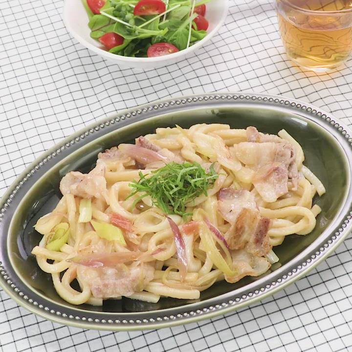 オリーブオイルが決め手の豚バラ・トマトつけうどん レンジで簡単レシピオリーブノート公式 - カラダに美味しい、オイルのノート