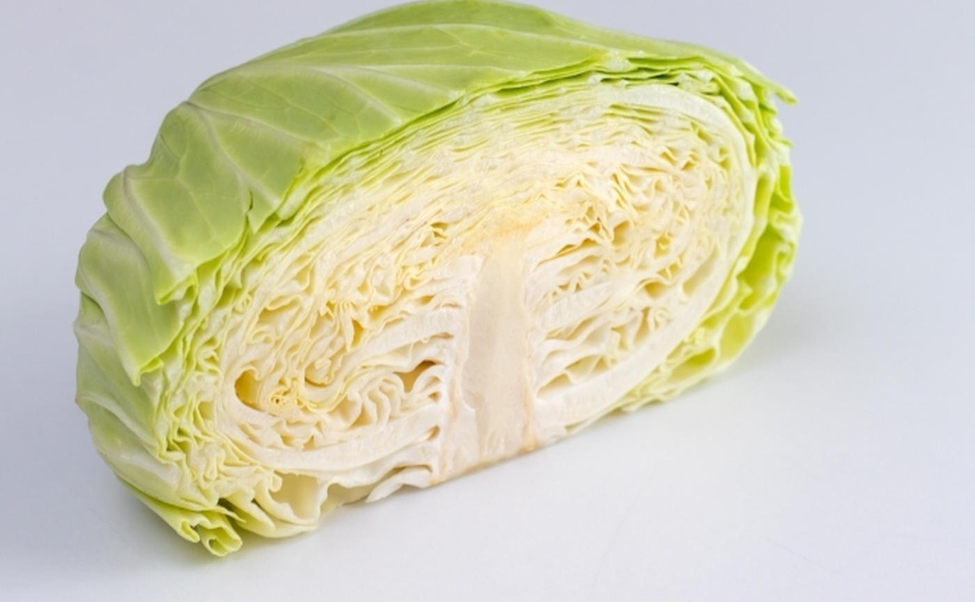 キャベツの断面が黒いけど食べられる？黒く変色する原因と対策、腐敗との見分け方 - bellissima