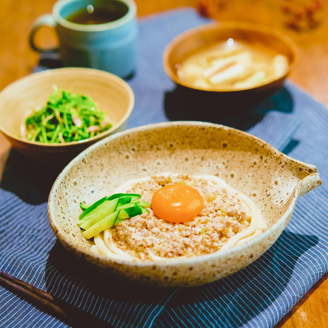 お手軽ランチに♪ ひき肉を使う「うどん」のレシピ14選 - macaroni