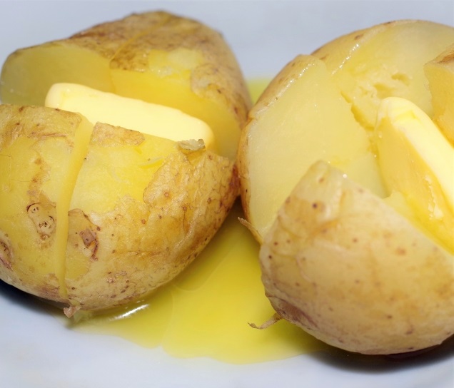 水からゆっくり茹でて甘みを引き出す♪ ごまだれじゃがバタ