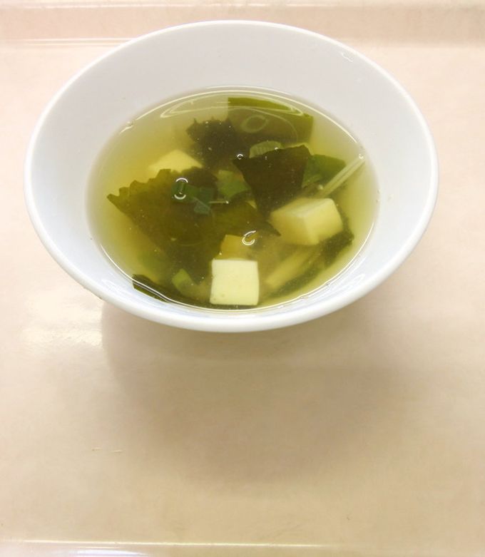 白ダシでかんたん、豆腐とわかめのお吸い物