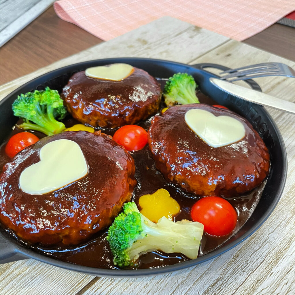 煮込みハンバーグのワンプレートごはん！ゆうき酒場