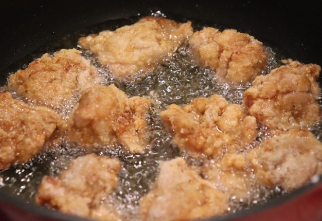 これだけで絶品♪「鶏の唐揚げ」をカリカリ＆ジューシーに作る５つのワザ暮らしニスタ