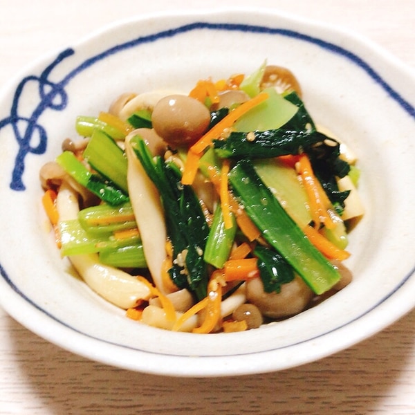 火を使わない簡単副菜！レンジで作る小松菜とにんじんのナムル
