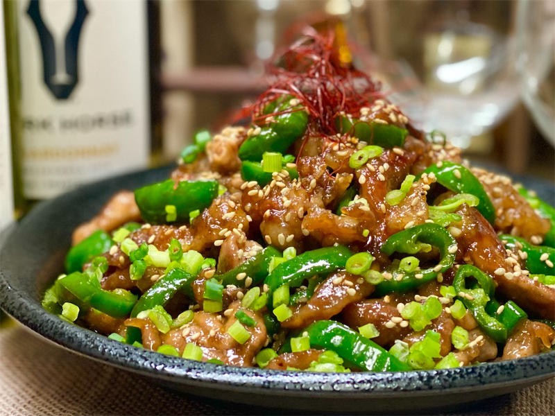 簡単！！ 豚こまとピーマンと玉ねぎのゴマ味噌炒め
