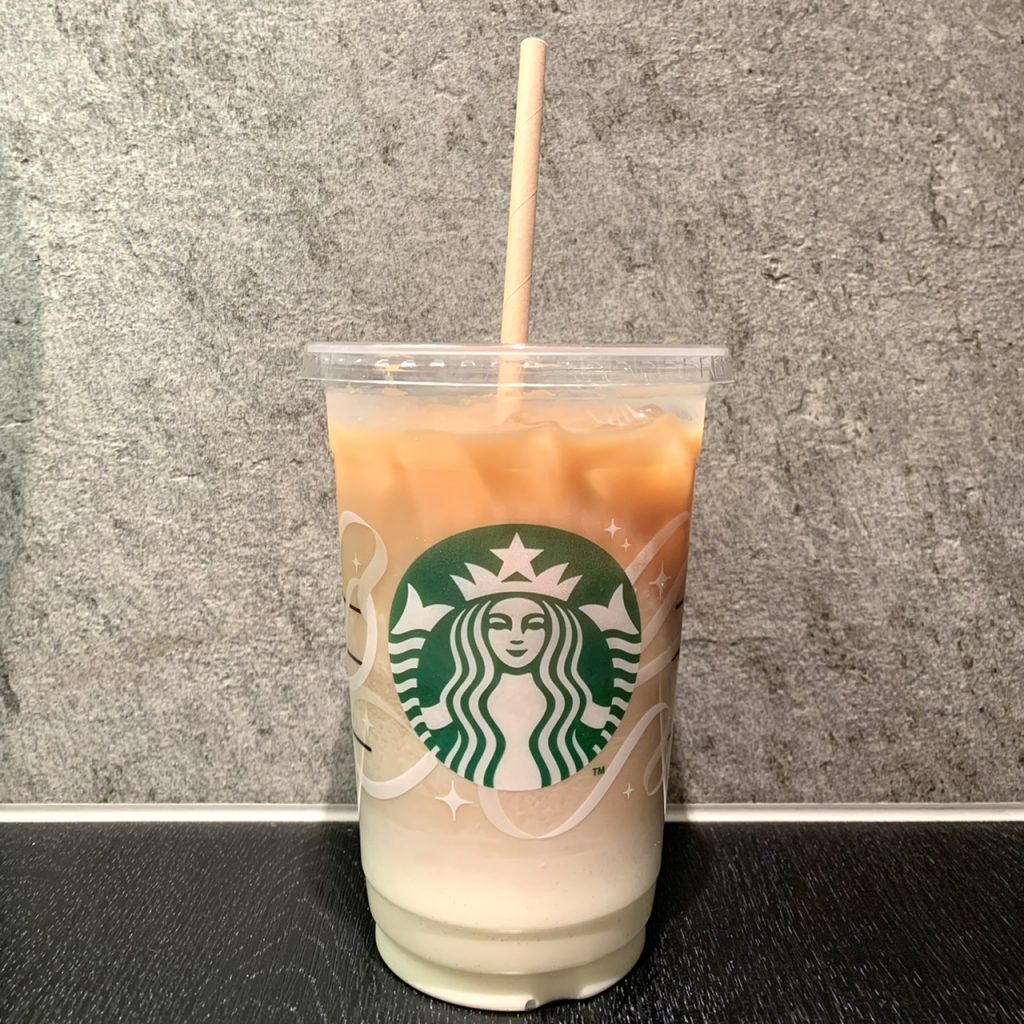 𖧷 𖧷 ⁡エスプレッソアフォガートフラペチーノ ⁡ ▫️氷少なめ ▫️ショット2→1 ▫️ホイップ追加 +55 ▫️キャラメルソース追加 ⁡⁡ ⁡ ―――∞――― ⁡ ⁡ ライトアイスってカスタマイズ知ってる？ ⁡ 氷少なめって意味なんだけど 今まであまりやったことなかったけど