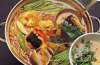 さっぱりおいしい♪白スープのヘムルタン