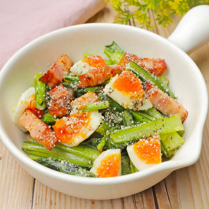 リピ確定♡ 小松菜と半熟卵のからしマヨ和え