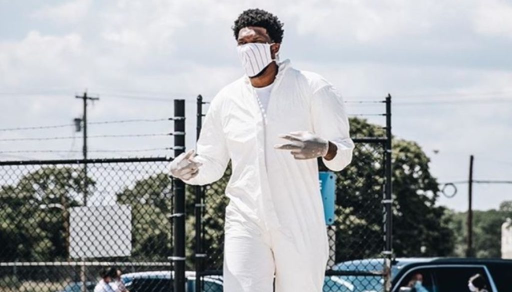 LE KISU et poivrons rouges marinés sur une aubergine grillée, parfumés aushiso 神奈川県三浦産キスと茄子をプロヴァンサル風に 紫蘇の香りでエスコート Kisu with grilled red bell pepperson marinated eggplant, scented with shiso ラトリエ ドゥ ジョエル