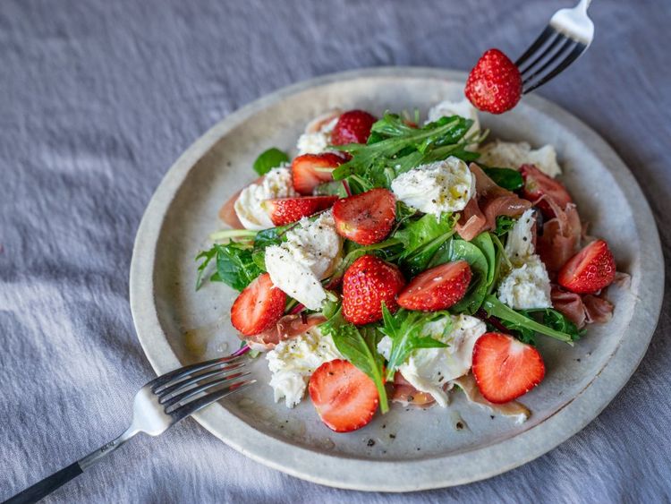 苺と生ハムと生モッツァレラのカプレーゼ