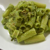 実は使い道は豊富だよ。ジェノベーゼソースの作り方&活用レシピ☆キナリノ