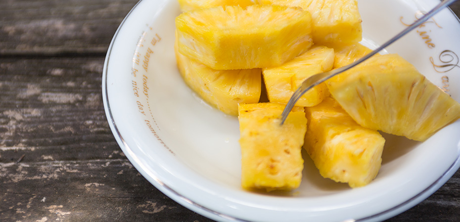 沖縄県 畑の中にパイナップルの写真素材75415384- PIXTA