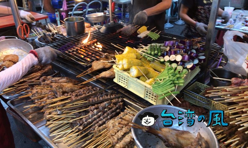 屋台の食べ物 - タコ イカ シーフード串の写真素材・画像素材 Image 85173872