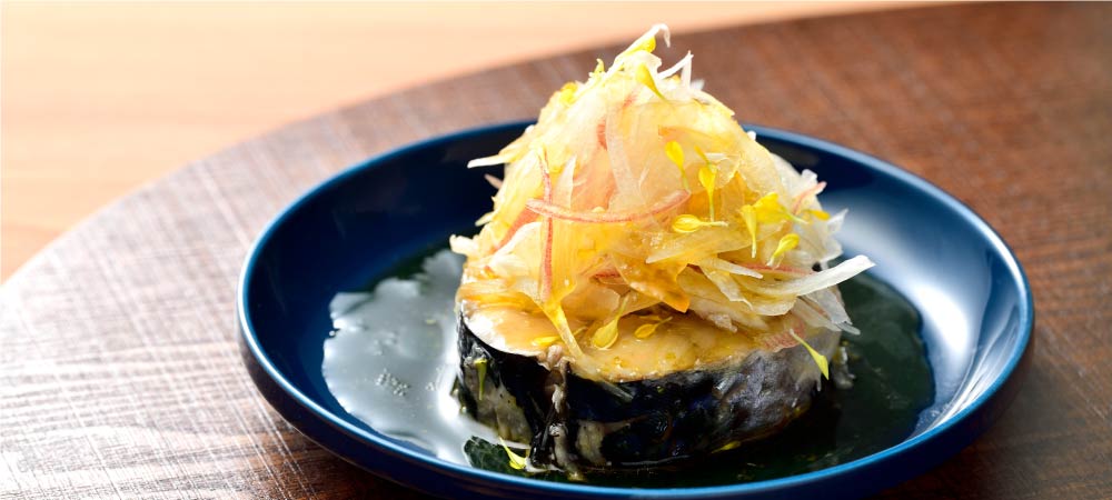 鯖の味噌煮缶と大根の煮物