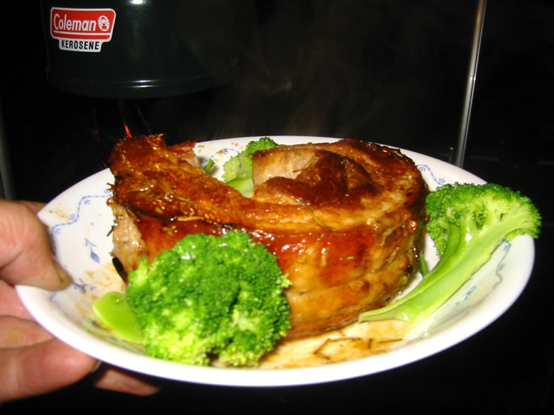 夏だからこそ熱々料理を楽しむ！焚火でキャンプ飯～ダッチオーブンの世界～ - バイクニュース - タンデムスタイル