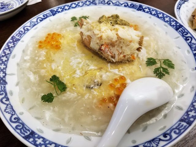 和歌山グルメ 🍋@lemon___gohan 『中国料理 蛍』 @tyugokuryorihotaru 大人気の蛍さんで魯肉飯ランチ🇹🇼 蛍さんが推すメニューなら間違いない〜！ずっと食べてみたかった魯肉飯！！！ 到着するなりスパイスの香りが🤤 お隣の青野菜炒めのニンニクの香りも漂ってきて早速