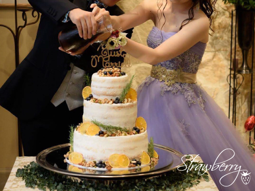 ホテルアークリッシュ豊橋ブライダル - . いちごたっぷりの ピンクネイキッドケーキ🍓ART花嫁 ホテルアークリッシュ豊橋ウェディングケーキネイキッドケーキウェディングフォト 結婚式 ファーストバイトプレ花嫁 卒花嫁 豊橋プレ花嫁 愛知プレ花嫁アーク