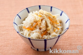 定番具材で作る「五目炊き込みごはん」レシピ