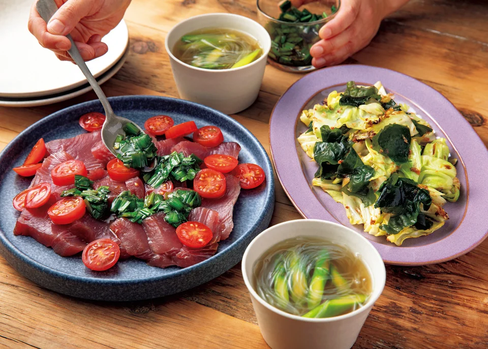 お刺身の日のこども用別メニューレシピあり▼🐟, @aya_gochisou ◀︎家族が喜ぶごちそう献立更新してます！,今日のごちそう献立は🍽️✨, ✳︎お刺身盛り合わせ ブリ・水蛸・ひらめ , ✳︎かぶと生ハムのマリネ, ✳︎豚と蓮根のスタミナ炒め,✳︎ひとくちブリの照り焼き, ✳︎ほうれん草の胡麻和え, ✳︎海老だし卵スープ, ✳︎ごはん, うちの子たちはまだお刺身を食べないので,