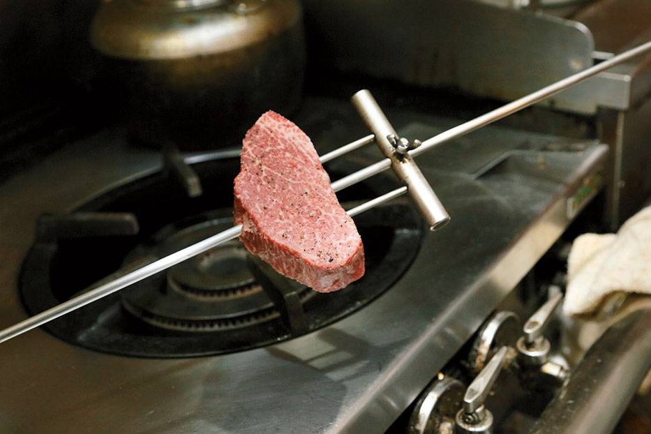 ステーキ調理の科学 じっくり弱火焼きでジューシーに - 日本経済新聞