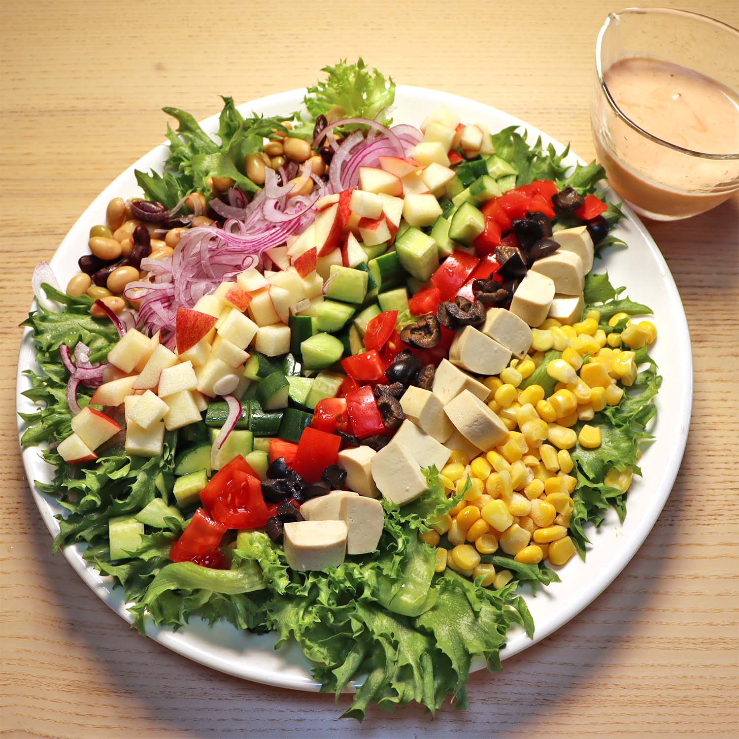 彩り野菜たっぷり豆腐サラダレシピピエトロ - 美味しいドレッシングとパスタを