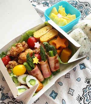 サンドイッチ弁当 🥪ꔛ, 4種類作ってみました🫰🏻❤️, 今日も『運動会のお弁当』,をイメージしました🤭🏅♡, ⚪︎ポテトサラダ,⚪︎たまごサラダ, ⚪︎ボイル海老, この3つはレンチンです🥰, ⚪︎カルビ, ⚪︎唐揚げ, は作り置きで時短 !!🥹✨,参考になれば嬉しいです☺️🤍, ., ., .,サンドイッチ パン弁当,旦那弁当 夫弁当 お弁当pic,