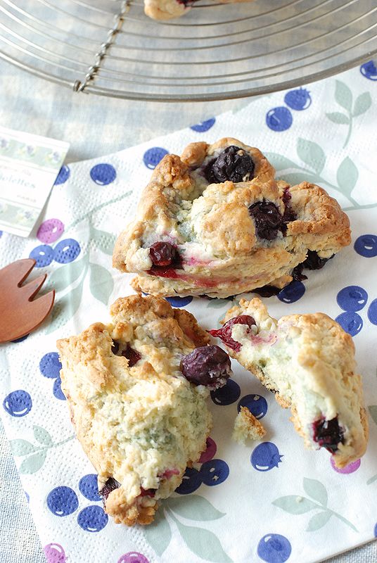 最新 スタバの新作メニューまとめ - 期間限定フラペチーノやコーヒー、フードなどの情報が満載！MORE