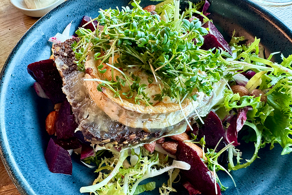 今週のランチ シュリンプエトフェ🦐 海産物をよく食べる ルイジアナ州を代表する料理と１つです。 まだ日本では知られていませんがガンボと並ぶくらい有名な料理です。 アメリカではクローフィッシュと言われるロブスター🦞の仲間を使うことが多いのですが日本では