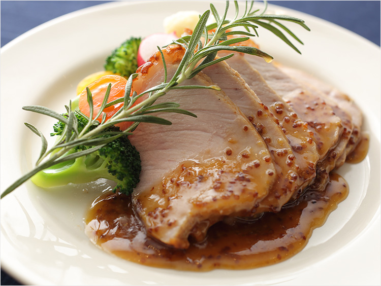 シェフ直伝 ローストポークのレシピ。ジューシーに仕上げるプロの“火入れ”とは三越伊勢丹の食メディアFOODIE フーディー