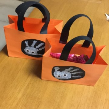 ハロウィンかぼちゃのお菓子入れ カッティングマシンで簡単工作イラストレーター イシグロフミカnowanowanかわいい保育のイラスト・壁面