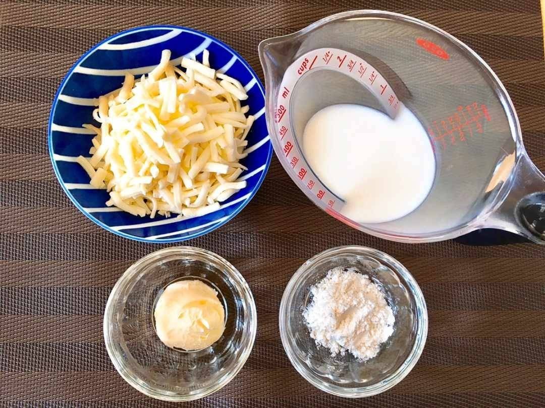 材料は3つだけ。劇的においしい「とろとろチーズ」を作る方法 - macaroni