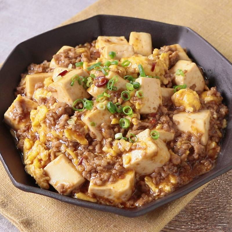 炙りチーズと落とし卵の麻婆豆腐