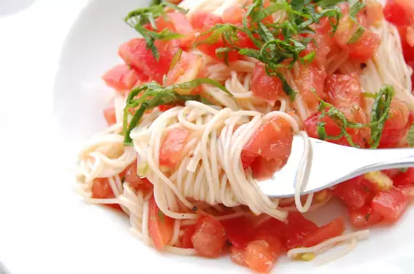 リュウジレシピ 何と「塩」不要！白だしが押し出してる「まるごとトマトそうめん」に挑戦！トマトたっぷり♡『あたらしい日日』こんな時代のニューノーマルな暮らし方。食と農、生活情報をお届けします