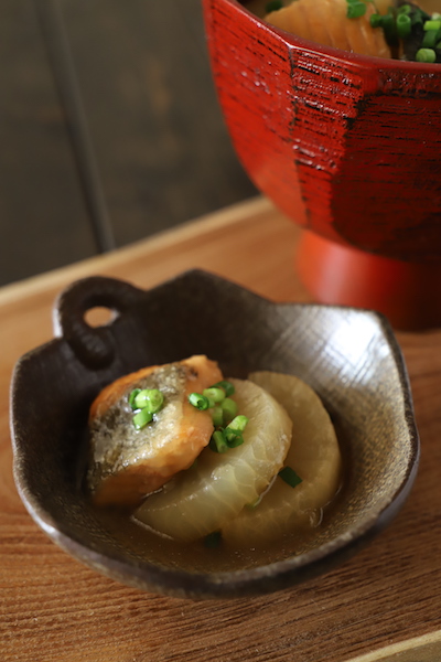 鬼滅の刃！冨岡義勇の好物☆鮭大根☆アニメ漫画料理再現レシピHow to make Japanese anime food漫画料理アニメ好き秋の味覚今日の晩ご飯ご飯のおかず簡単料理 - YouTube