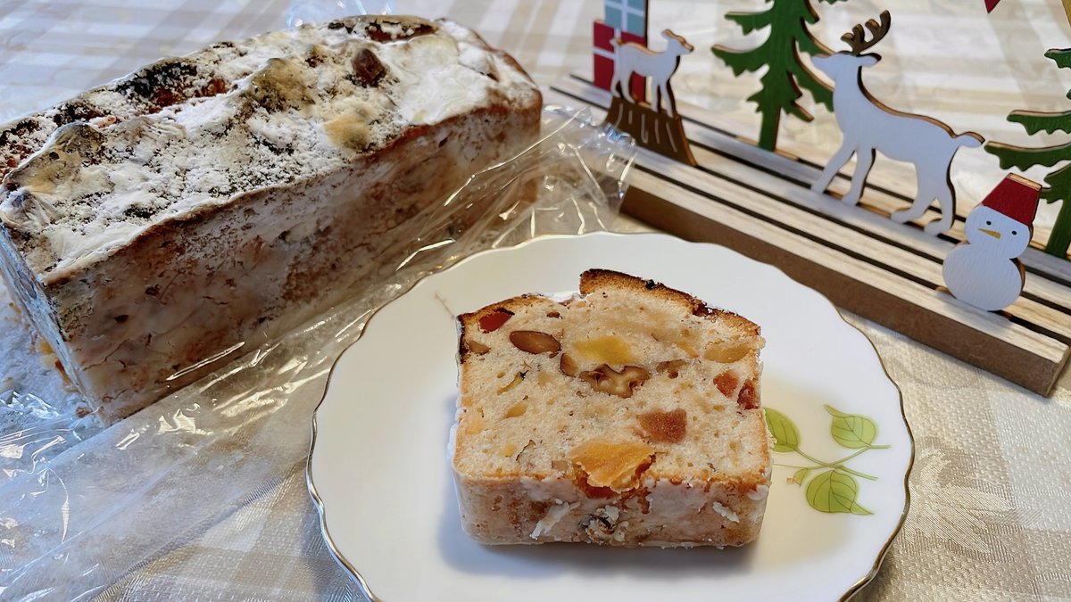 ＼シュトーレン風米粉ケーキ 🎄 , コツは特になし！, 材料を入れてしっかり混ぜるだけ🎅, ふんわり米粉ケーキの素で,クリスマスのおやつを作りませんか？, 📝材料 付属の焼き型1個分 ,米粉ぱぱケーキの素 , ふんわりバター風味‥‥‥1袋,たまごMサイズ‥‥‥‥‥2個, 水‥‥‥‥‥‥‥‥‥‥‥30㎖, 洋酒漬けドライフルーツ‥40g, スライスアーモンド‥‥‥20g,