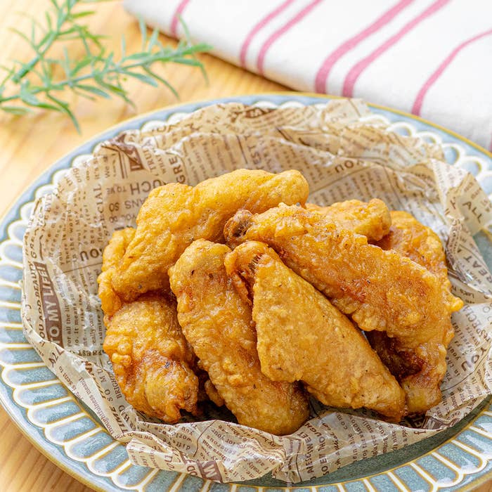 フライドチキン鶏の唐揚げ ニンニク塩味