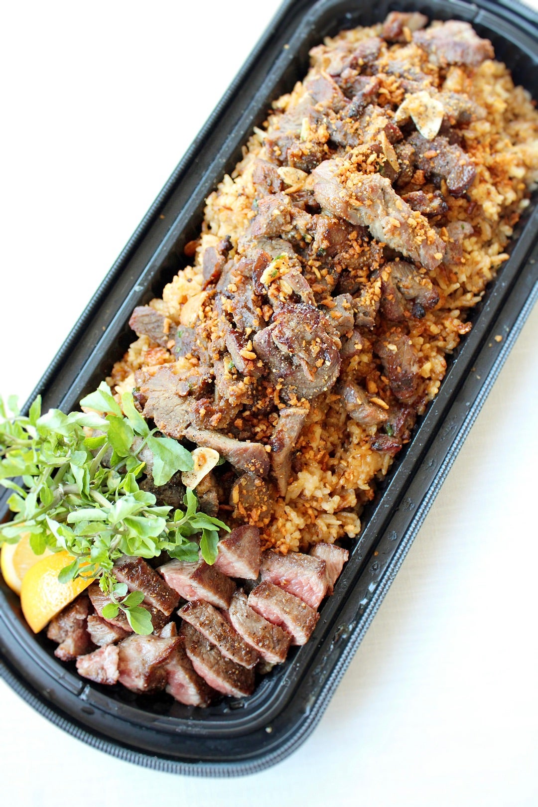 じゅげ コストコドンキごはん💡ビーフガーリックライス 再現レシピ💡 8月7日に投稿した ミニカットステーキを使って ガーリックライスを作ったらコストコデリカの 「ビーフガーリックライス」が 再現出来ちゃった🥰 お肉は本物のステーキ肉には 敵わないけどね