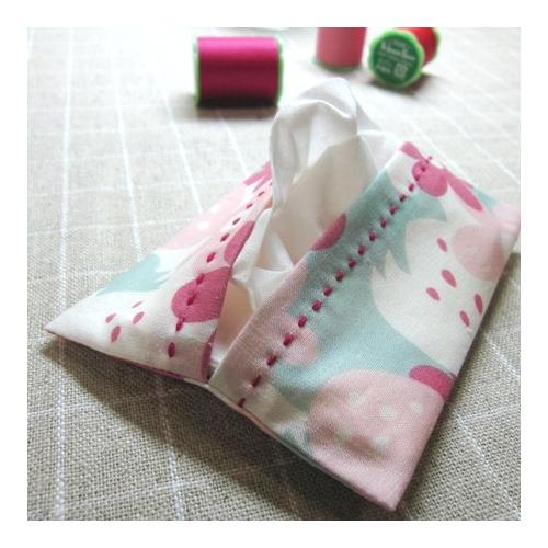 余った餃子の皮でタコス🌮 タコミートはいつもKALDIとかで売っているタコシーズニングを使って作っています😊 サルサソースも市販の！好きな具材挟んでタコスパーティーもいいかも🎉 今回は普通のタコミートバージョンの他 エビチリ イカのスイマヨ和え も挟んでみました😊タコス