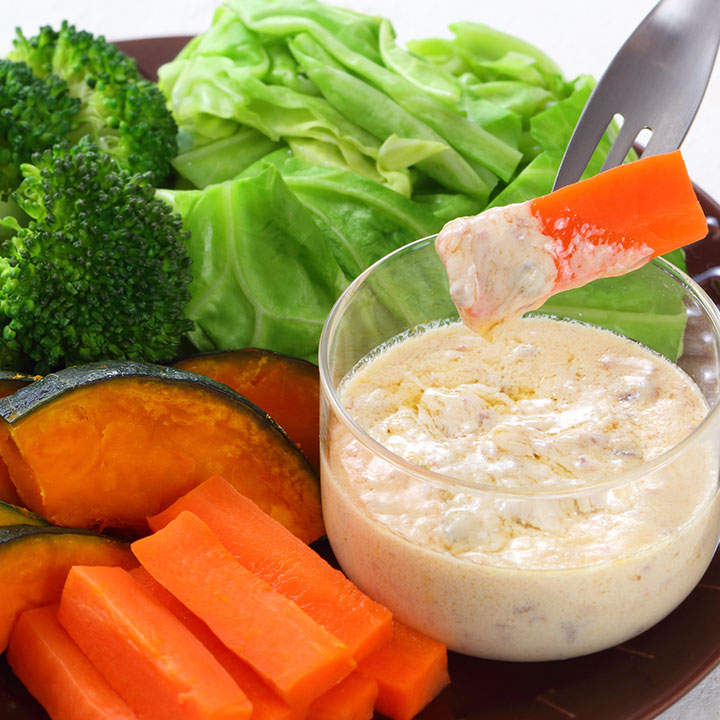 彩り温野菜和風タルタルソースとともに