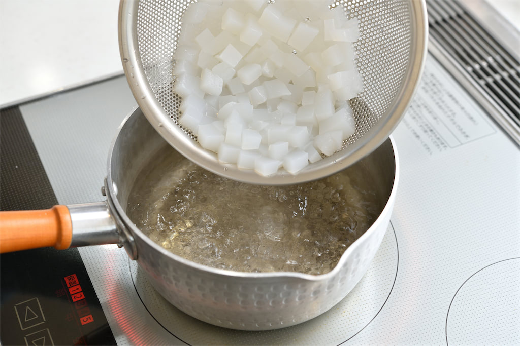 こんにゃくって下茹でしてあく抜きしないとダメなの？生のこんにゃくと食べ比べてみたら意外な事実が！生活知恵袋