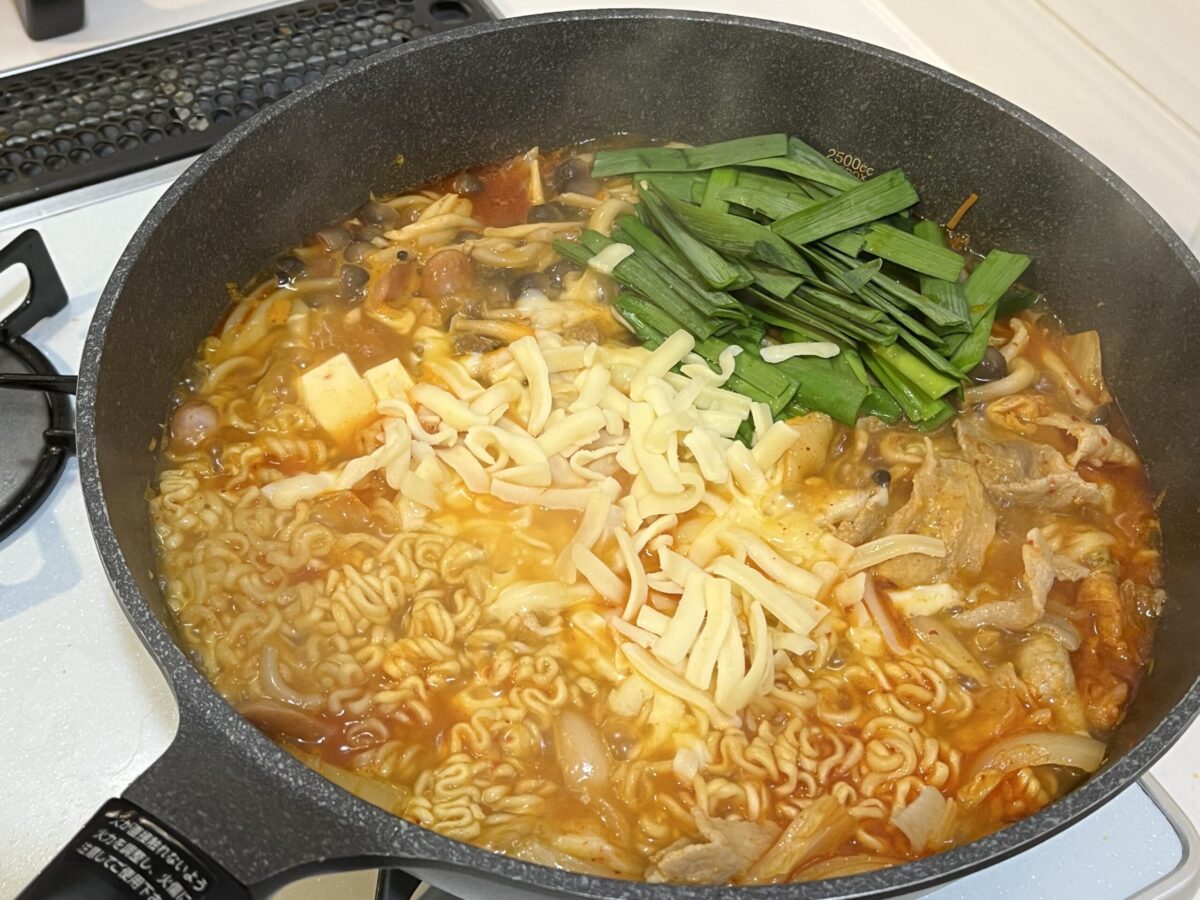 辛ラーメンでプデチゲ by ELICAFE本店クックパッド簡単おいしいみんなのレシピが392万品