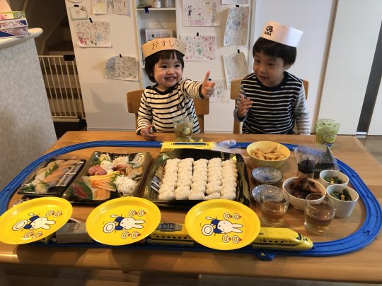 くら寿司のファミリーお得セット60貫がお得過ぎた！持ち帰り全メニューと注文方法も紹介KENGOG ケンゴグ